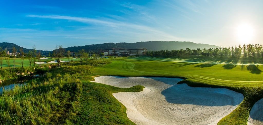 reasons to take a golf vacation